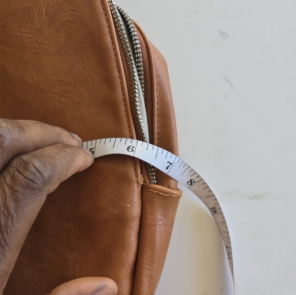 Sling Bag Brown Crossbody Pockets Credit Card Holder Zippers Faux Leather Lined - Picture 14 of 15